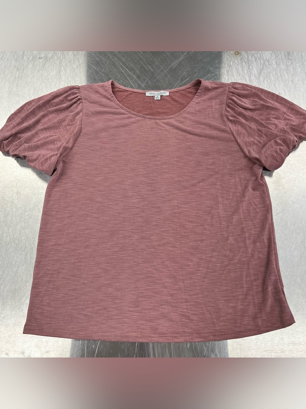 Green Envelope Rose-Mauve Puff Sleeve Short Sleeve Tee